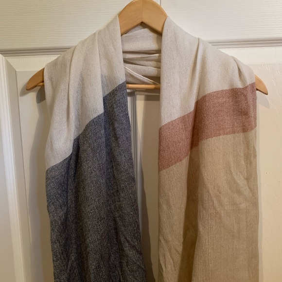 Scarf/Shawl - Picture 2 of 4